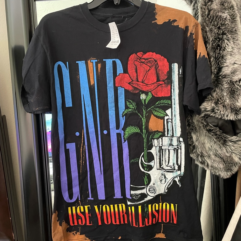 NWT vibrant band tee